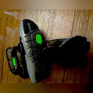 Nike kids boot size 2Y